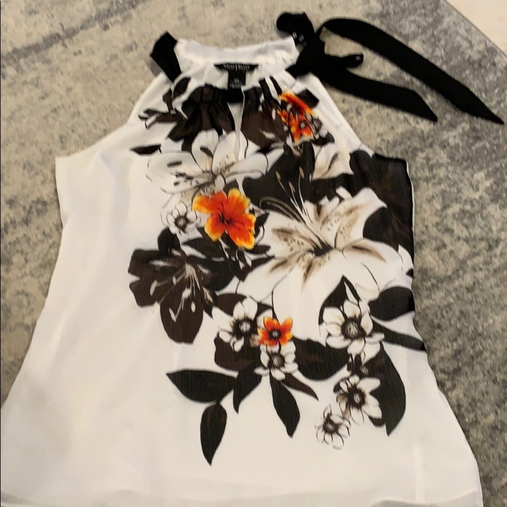 White House/ Black Market Top